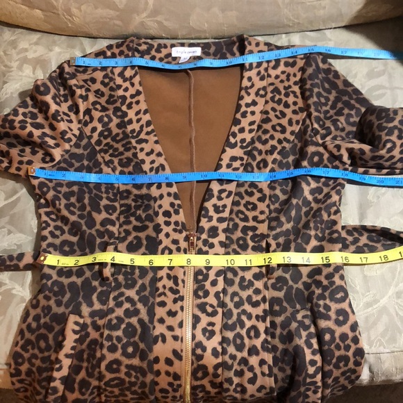 Triple Seven Long Sleeve Leopard Printed Size M. - Picture 12 of 15